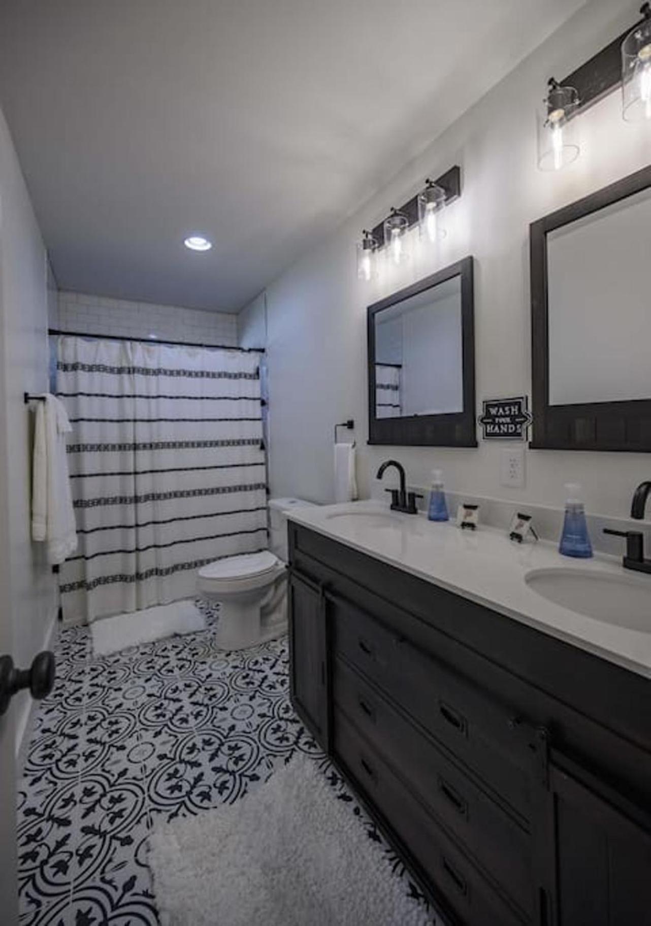 Gorgeous Renovated Home With Large & Private Lot Winchester ภายนอก รูปภาพ