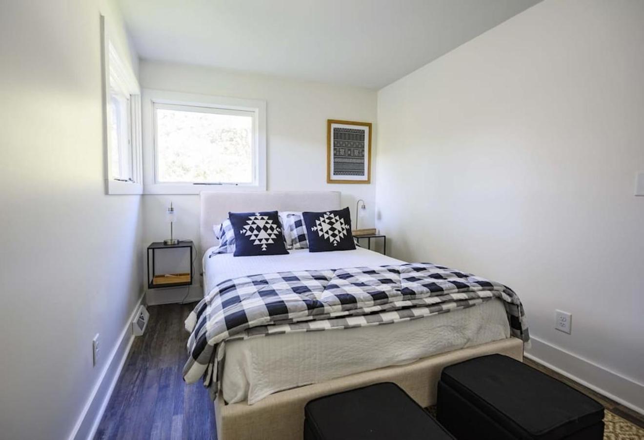 Gorgeous Renovated Home With Large & Private Lot Winchester ภายนอก รูปภาพ