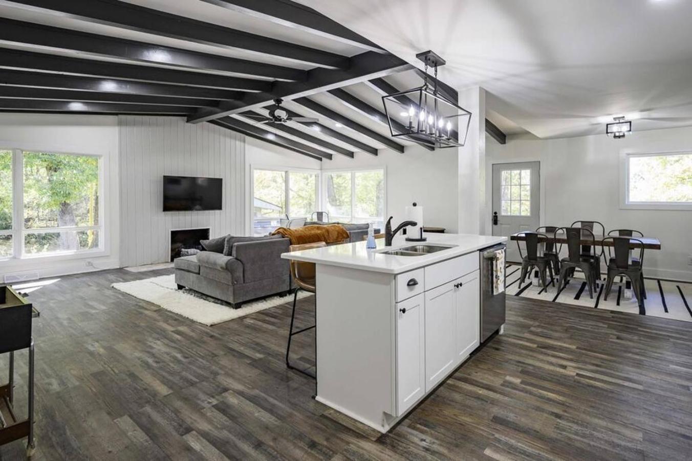 Gorgeous Renovated Home With Large & Private Lot Winchester ภายนอก รูปภาพ