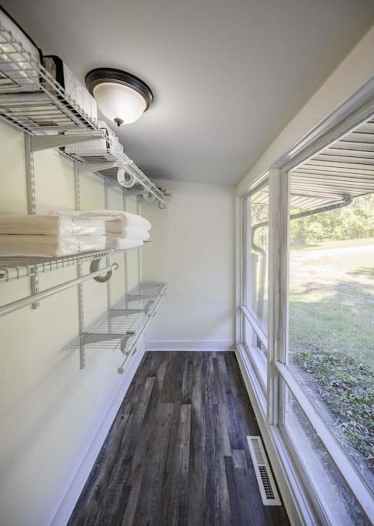 Gorgeous Renovated Home With Large & Private Lot Winchester ภายนอก รูปภาพ